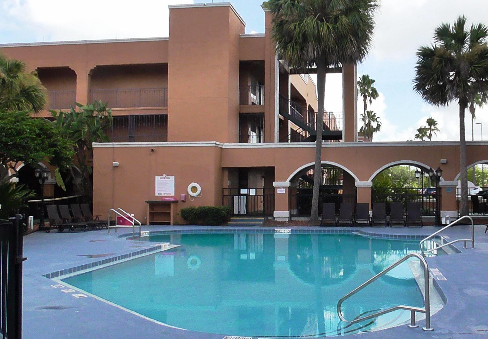 Ramada By Wyndham Kissimmee Downtown Hotel Exterior foto